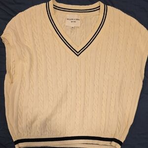 Willow & Wind Cream Cable-Knit V-Neck Sweater Vest with Navy Trim
